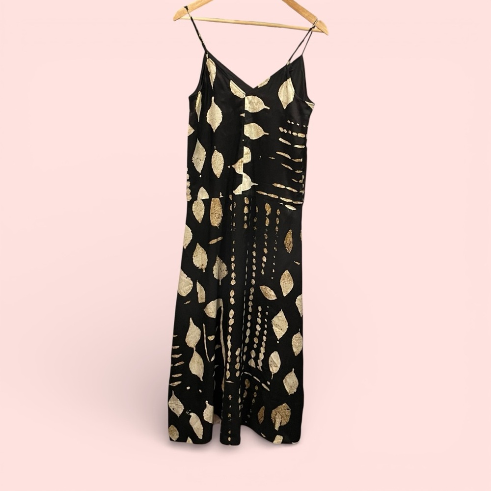 Cute Banana Republic satin stretchy silky batik safari maxi dress flowy boho
